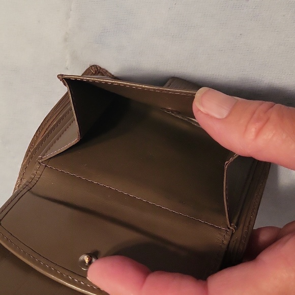 Louis Vuitton Epi Wallet - Picture 12 of 12